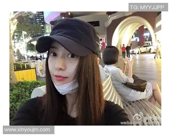 路人偶遇足球明星瞬间定格温馨合影传递梦想与热爱 路人偶遇足球明星瞬间定格温馨合影传递梦想与热爱