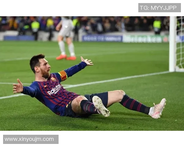 足球明星在赛场拼搏后的疲惫瞬间展现出他们不为人知的辛苦与努力